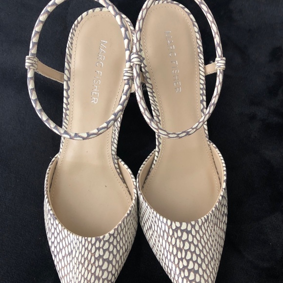 Marc Fisher shoes. Size 6 1/2 m - Picture 2 of 5